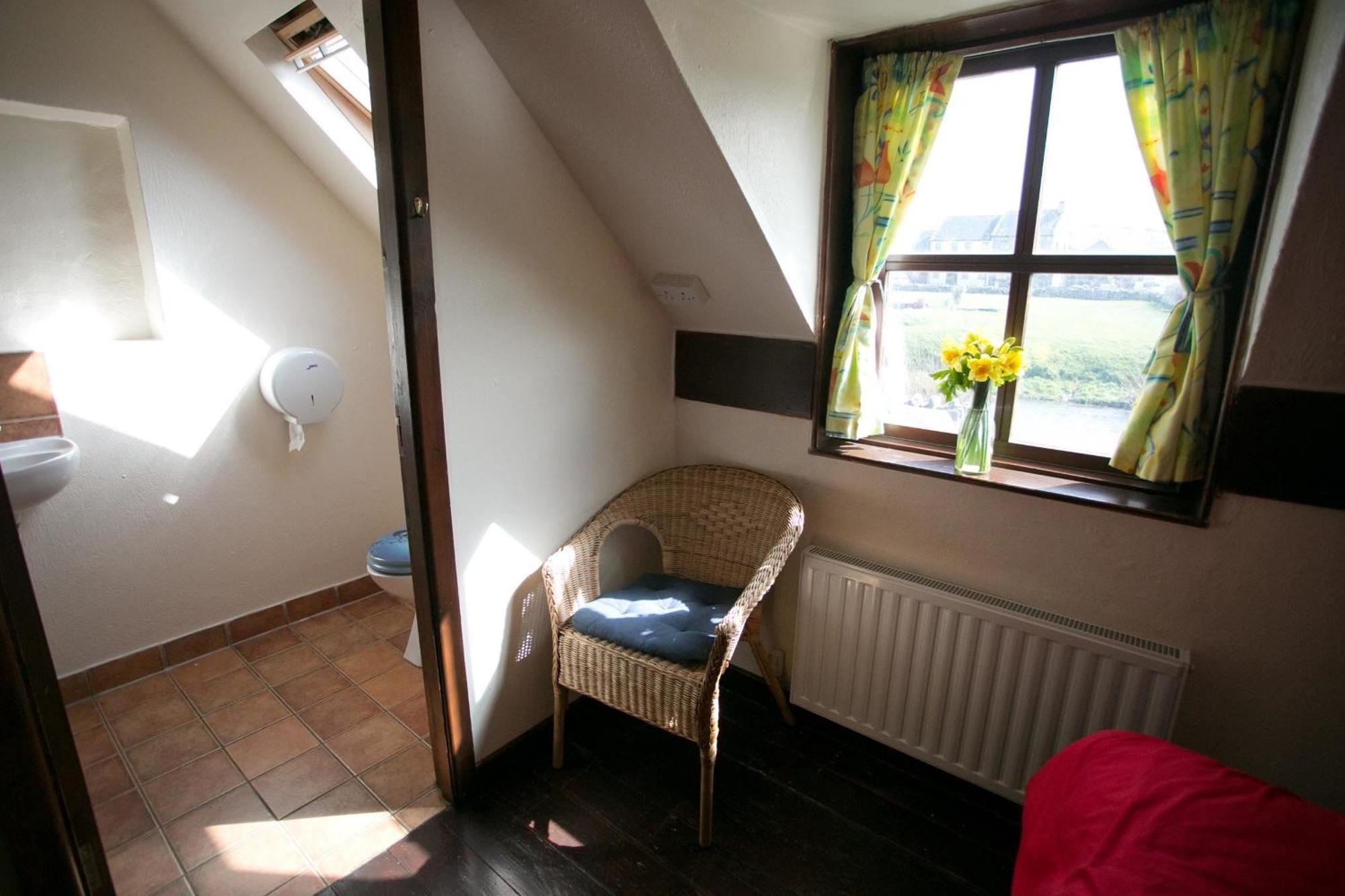 Hostal Aille River Tourist And