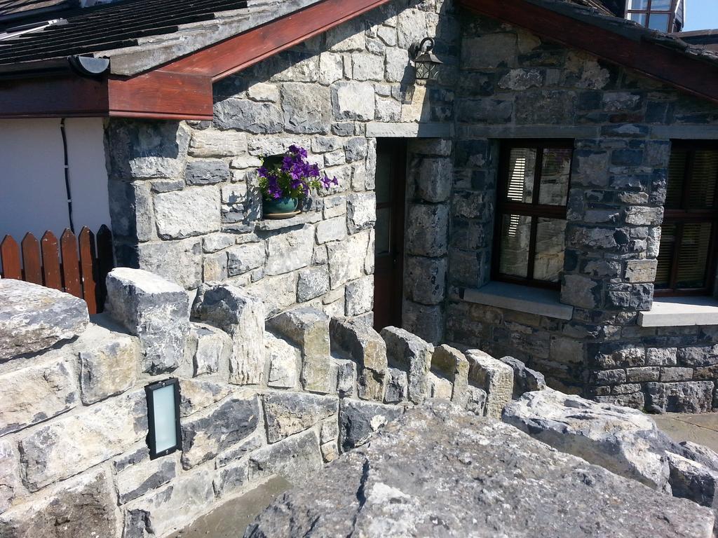 Aille River Tourist Hostel And Camping Doolin